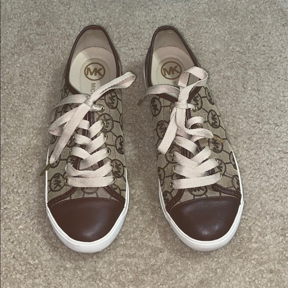 Michael Kors low top shoe